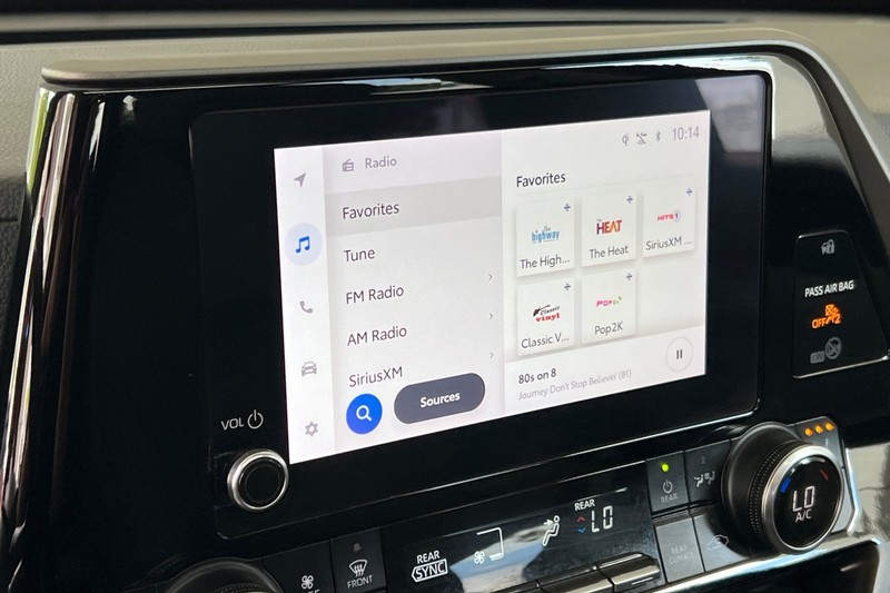 Toyota Highlander Vehicle Full-screen Gallery Image 18