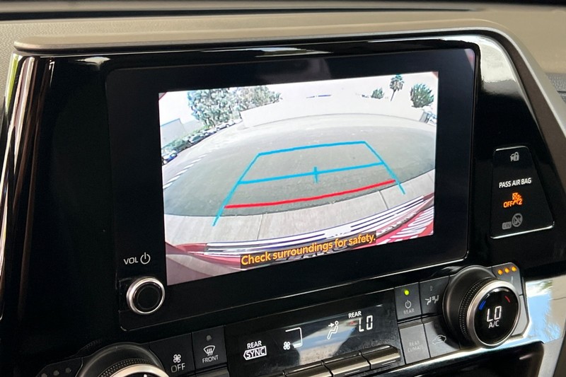 Toyota Highlander Vehicle Full-screen Gallery Image 19