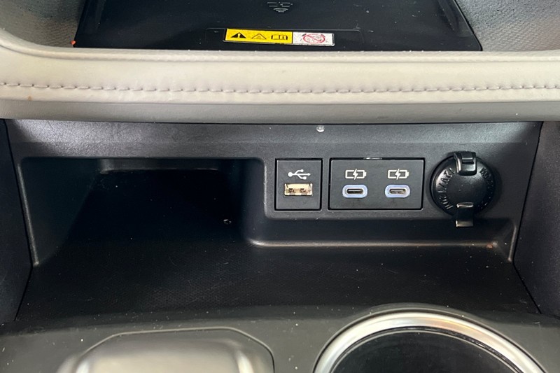 Toyota Highlander Vehicle Full-screen Gallery Image 20