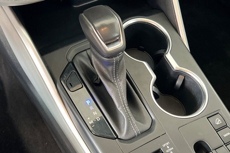 Toyota Highlander Vehicle Full-screen Gallery Image 21