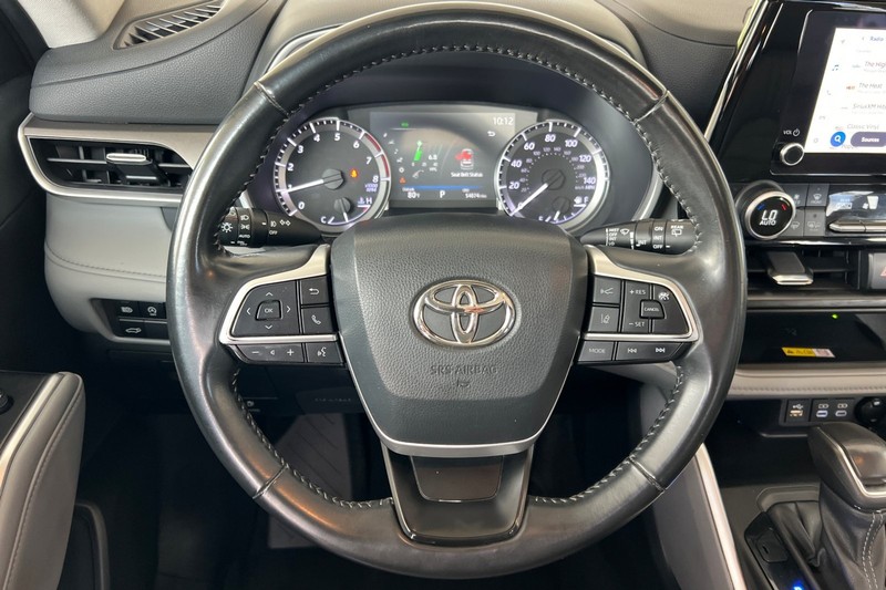 Toyota Highlander Vehicle Full-screen Gallery Image 23