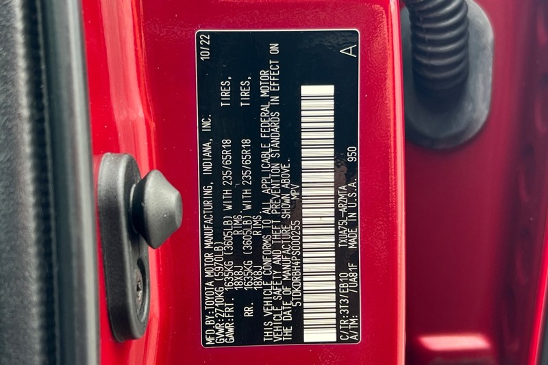 Toyota Highlander Vehicle Full-screen Gallery Image 29