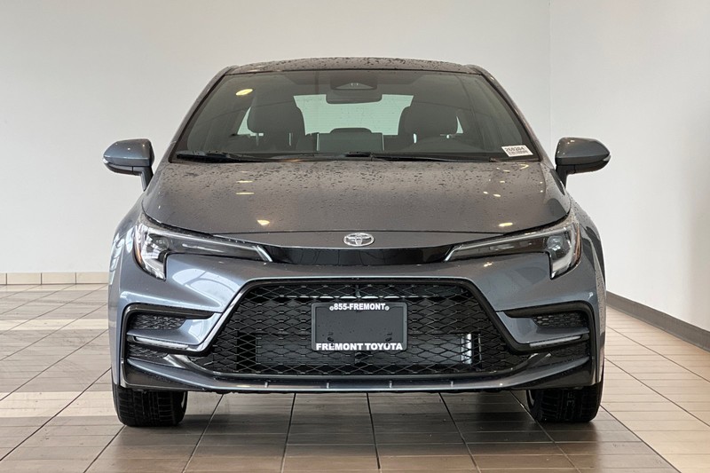 Toyota Corolla Vehicle Full-screen Gallery Image 03