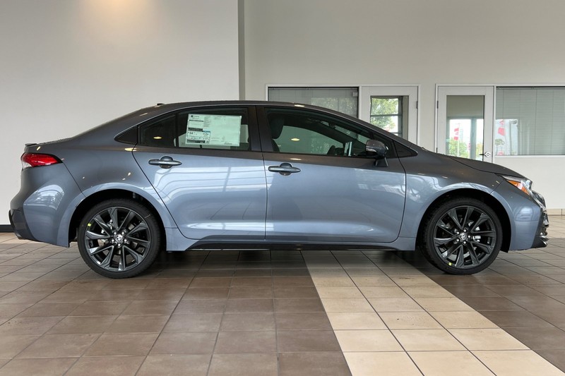 Toyota Corolla Vehicle Full-screen Gallery Image 04