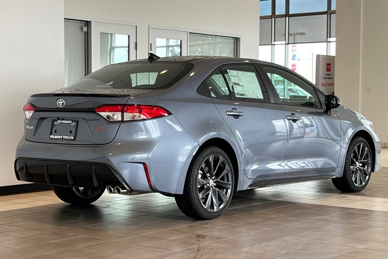 Toyota Corolla Vehicle Full-screen Gallery Image 05