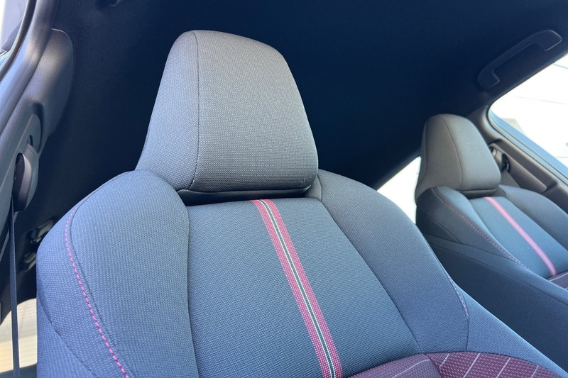 Toyota Corolla Vehicle Full-screen Gallery Image 14