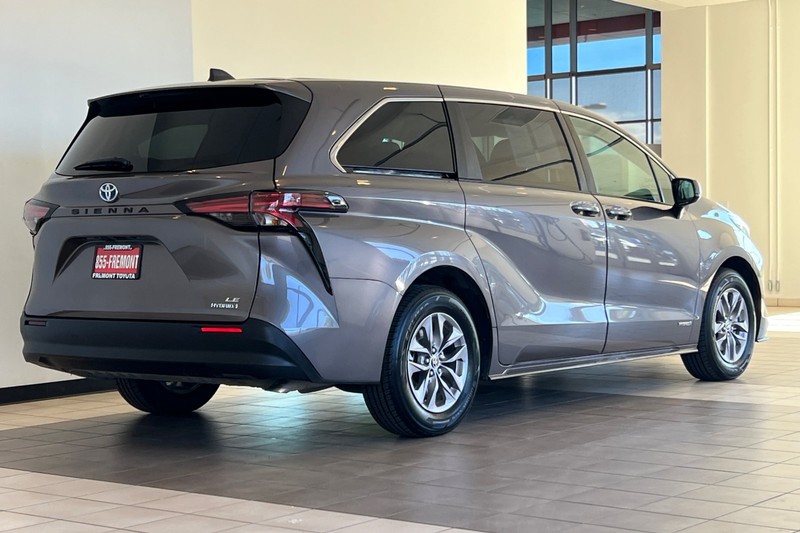 Toyota Sienna Vehicle Full-screen Gallery Image 04