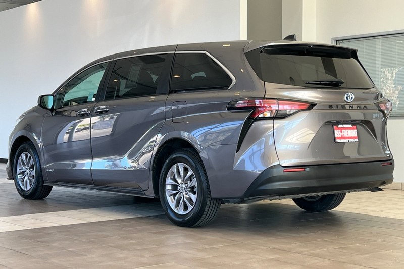 Toyota Sienna Vehicle Full-screen Gallery Image 06