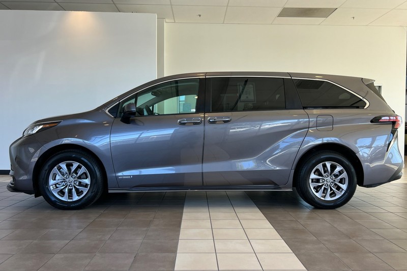 Toyota Sienna Vehicle Full-screen Gallery Image 07