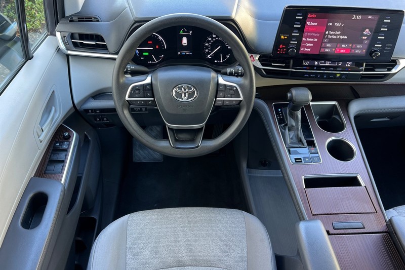 Toyota Sienna Vehicle Full-screen Gallery Image 14