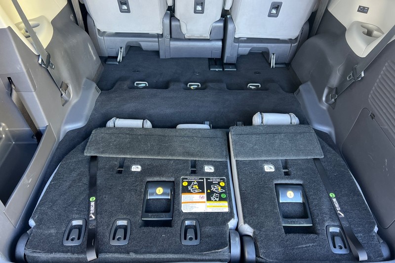 Toyota Sienna Vehicle Full-screen Gallery Image 16