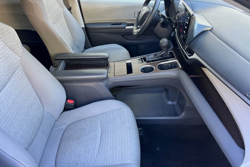 Toyota Sienna Vehicle Full-screen Gallery Image 17