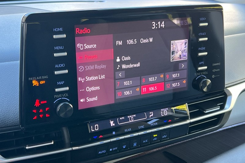 Toyota Sienna Vehicle Full-screen Gallery Image 19