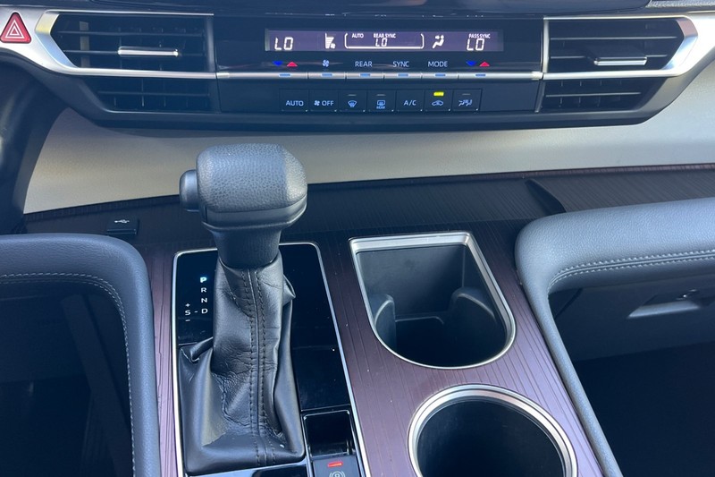 Toyota Sienna Vehicle Full-screen Gallery Image 21