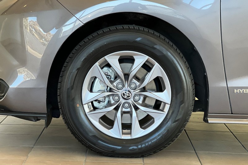 Toyota Sienna Vehicle Full-screen Gallery Image 27