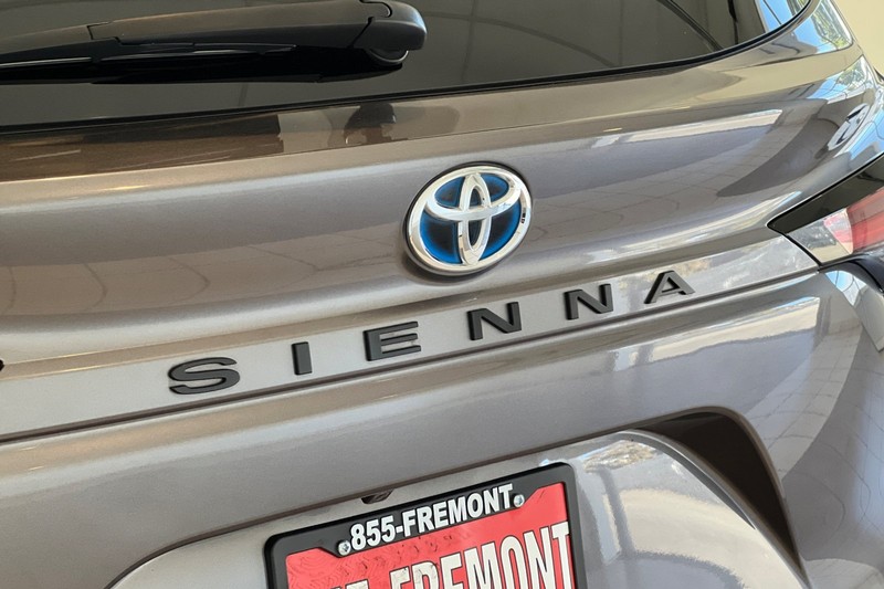 Toyota Sienna Vehicle Full-screen Gallery Image 28