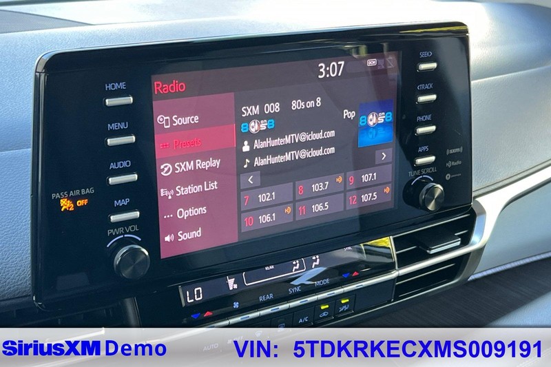 Toyota Sienna Vehicle Full-screen Gallery Image 29