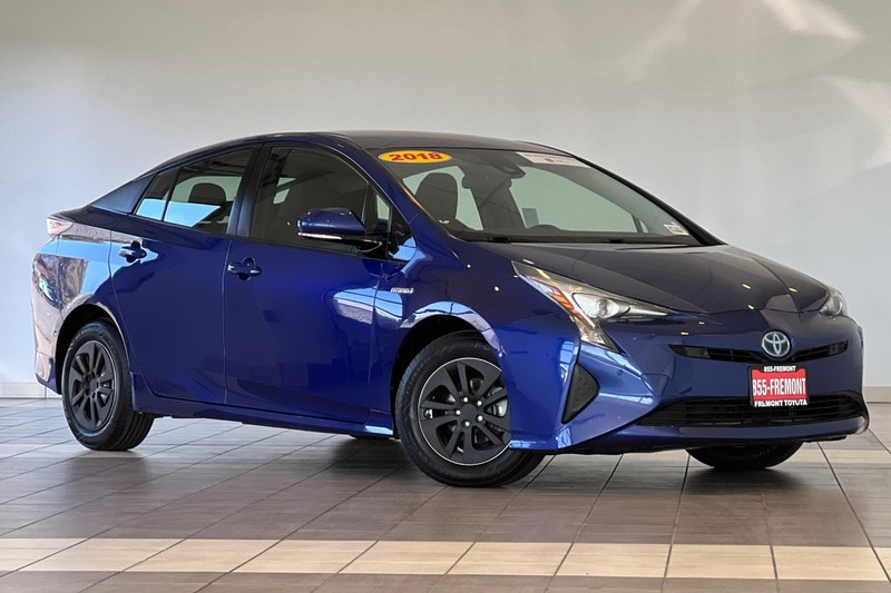 Toyota Prius Vehicle Full-screen Gallery Image 02