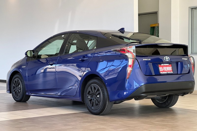 Toyota Prius Vehicle Full-screen Gallery Image 06