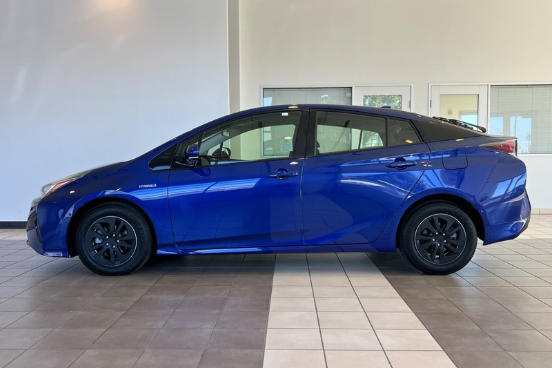 Toyota Prius Vehicle Full-screen Gallery Image 07