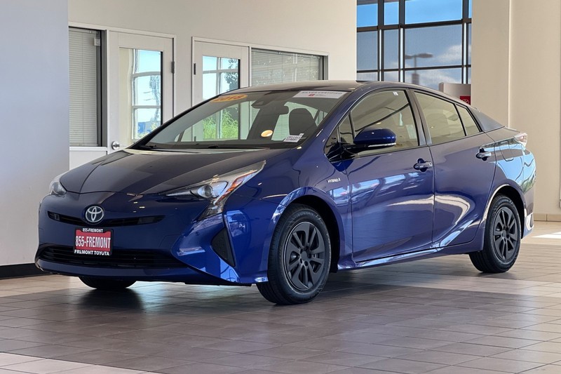 Toyota Prius Vehicle Full-screen Gallery Image 08