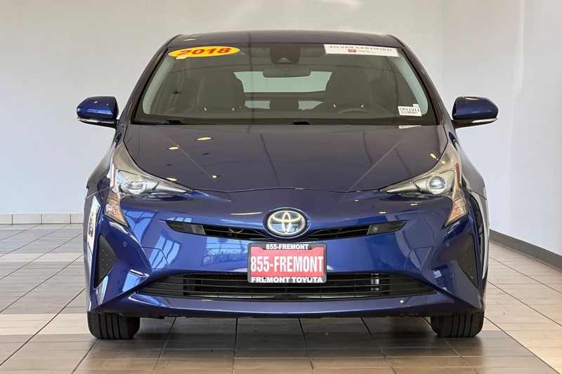 Toyota Prius Vehicle Full-screen Gallery Image 09