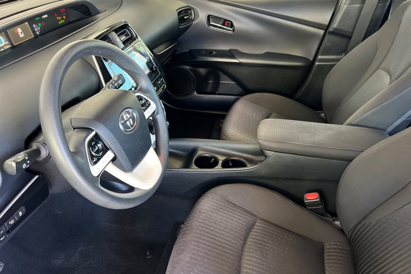 Toyota Prius Vehicle Full-screen Gallery Image 10