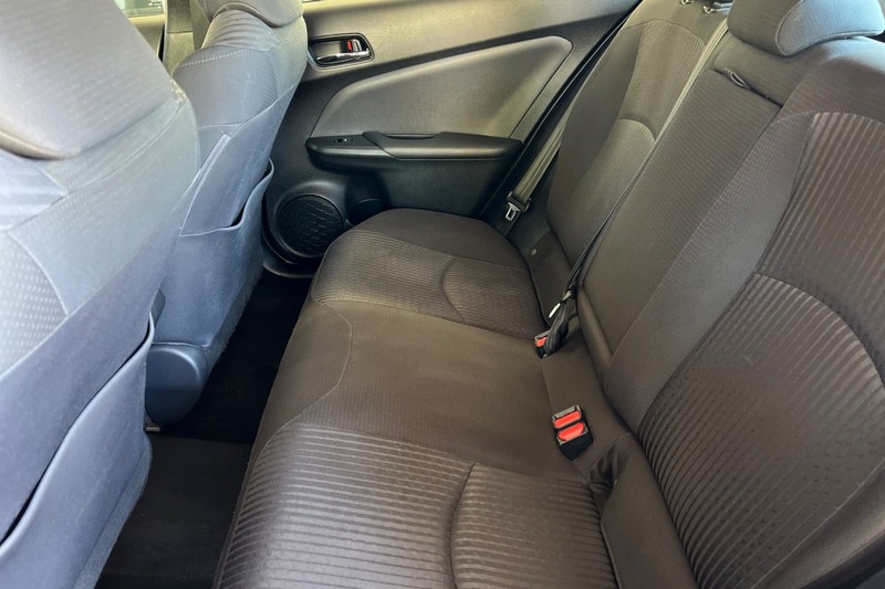 Toyota Prius Vehicle Full-screen Gallery Image 12