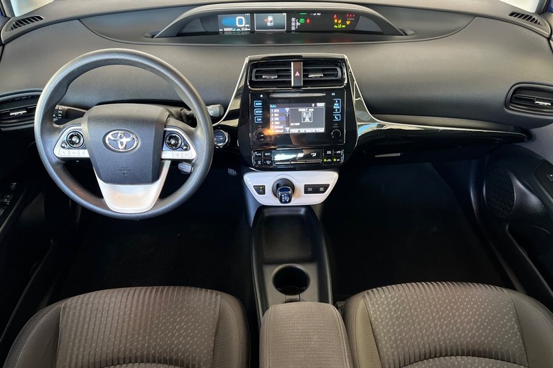 Toyota Prius Vehicle Full-screen Gallery Image 13