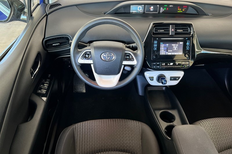 Toyota Prius Vehicle Full-screen Gallery Image 14
