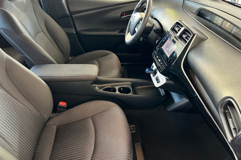 Toyota Prius Vehicle Full-screen Gallery Image 16