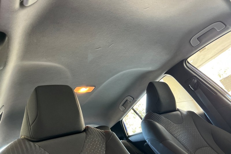 Toyota Prius Vehicle Full-screen Gallery Image 17