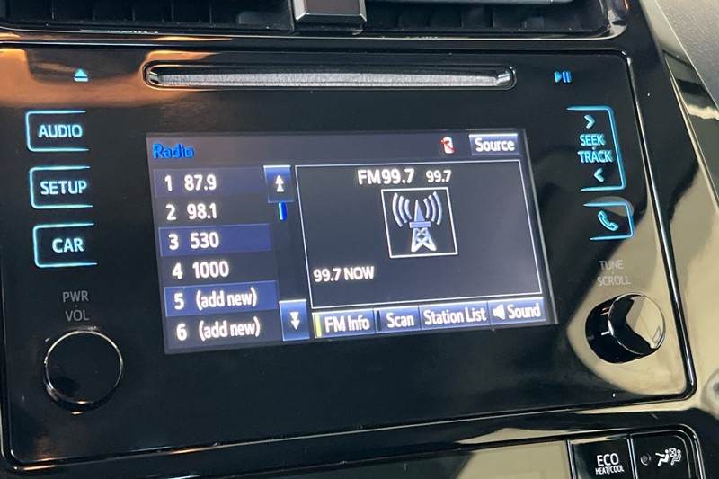 Toyota Prius Vehicle Full-screen Gallery Image 18