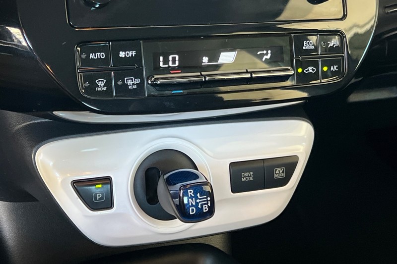 Toyota Prius Vehicle Full-screen Gallery Image 20