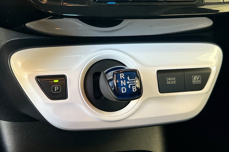 Toyota Prius Vehicle Full-screen Gallery Image 21