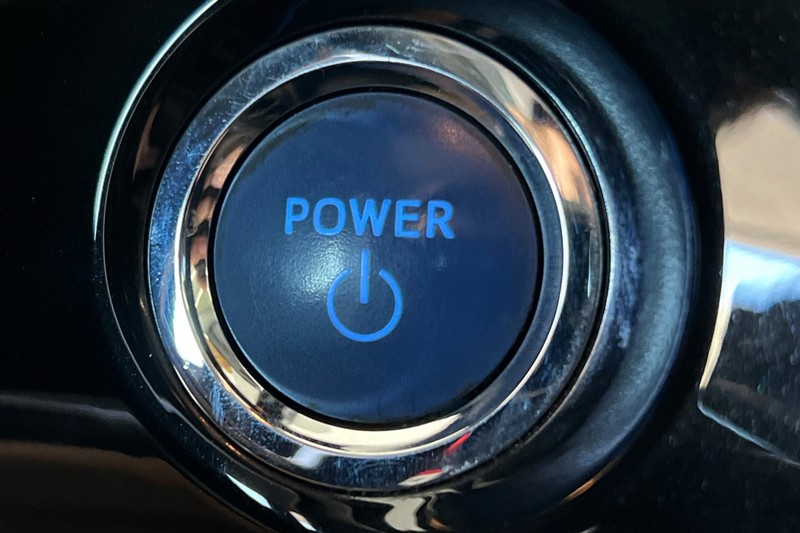 Toyota Prius Vehicle Full-screen Gallery Image 22