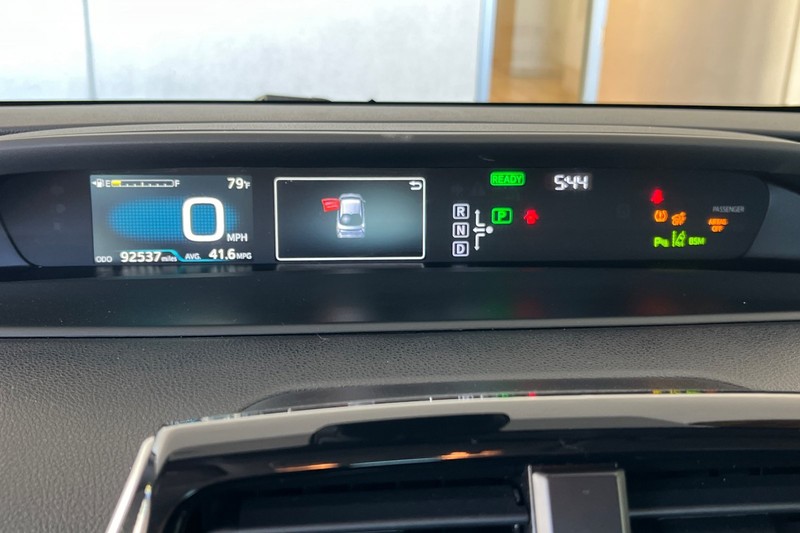 Toyota Prius Vehicle Full-screen Gallery Image 24