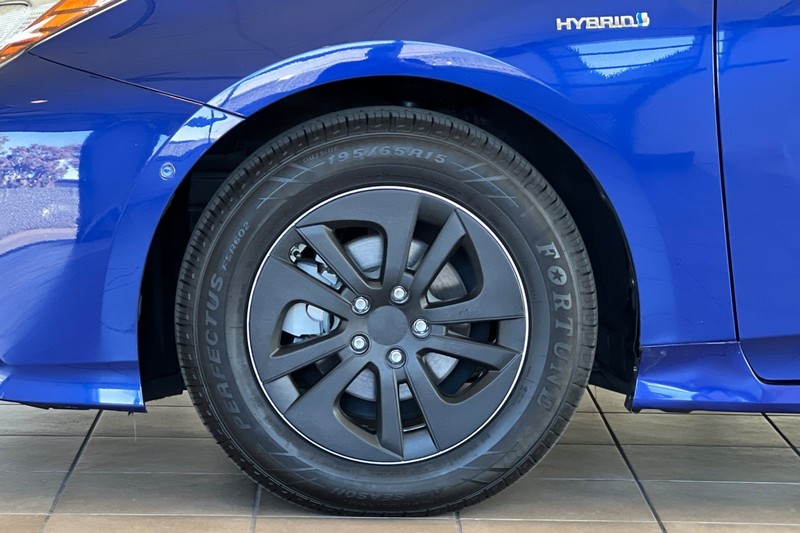 Toyota Prius Vehicle Full-screen Gallery Image 26