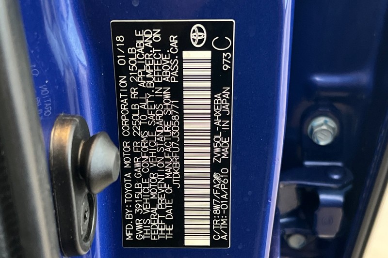 Toyota Prius Vehicle Full-screen Gallery Image 28