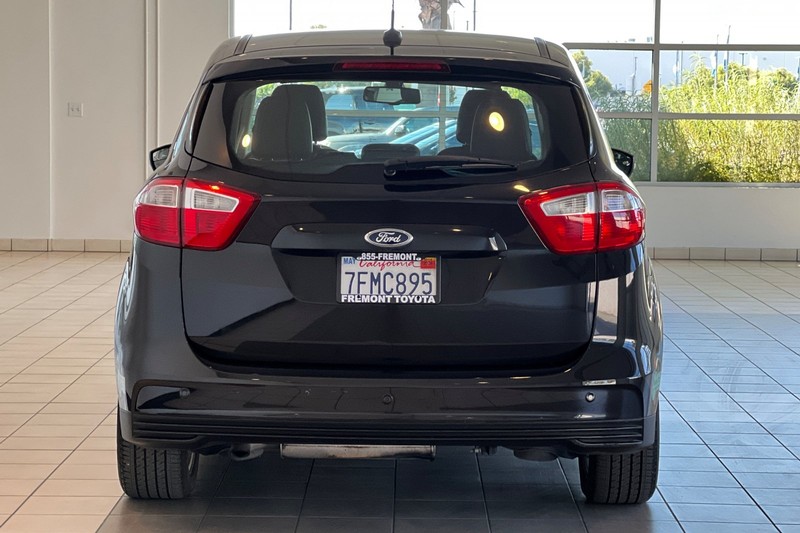 Ford C-Max Energi Vehicle Full-screen Gallery Image 05