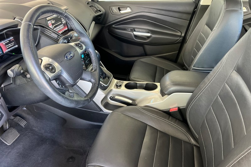 Ford C-Max Energi Vehicle Full-screen Gallery Image 10