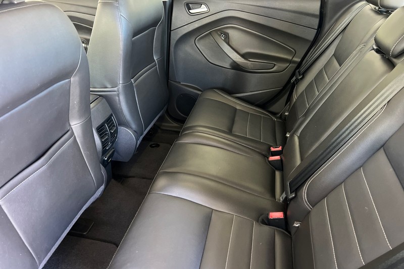 Ford C-Max Energi Vehicle Full-screen Gallery Image 12