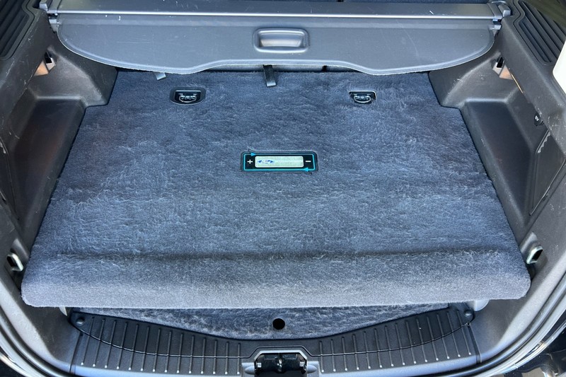 Ford C-Max Energi Vehicle Full-screen Gallery Image 15