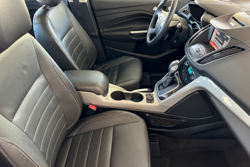 Ford C-Max Energi Vehicle Full-screen Gallery Image 16