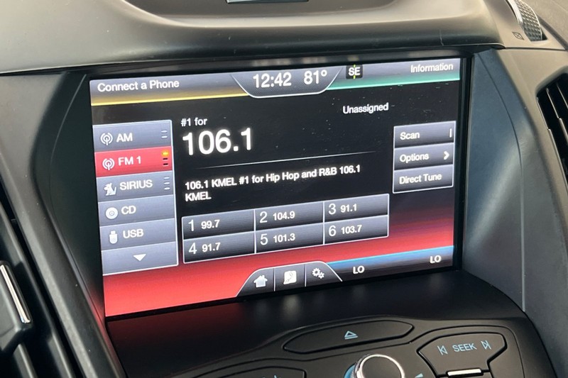 Ford C-Max Energi Vehicle Full-screen Gallery Image 18