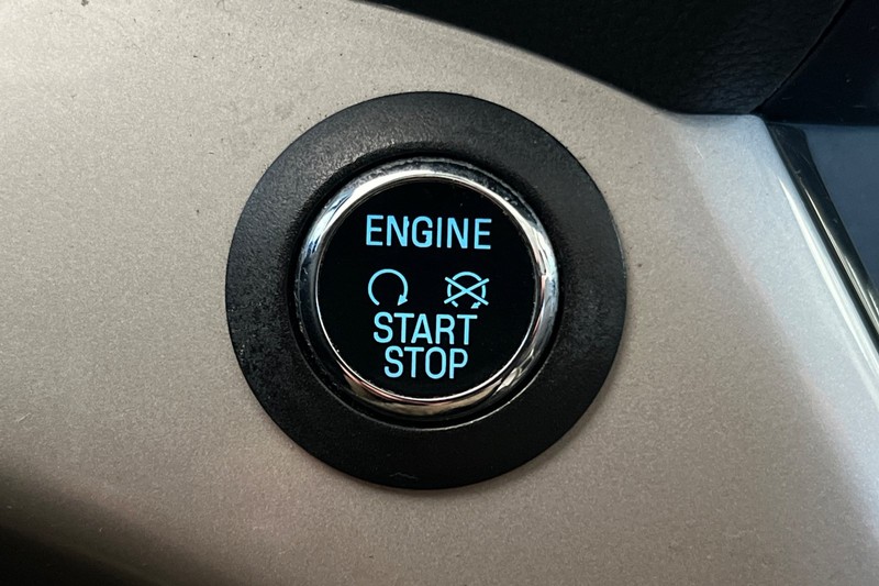 Ford C-Max Energi Vehicle Full-screen Gallery Image 21