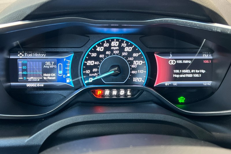 Ford C-Max Energi Vehicle Full-screen Gallery Image 23