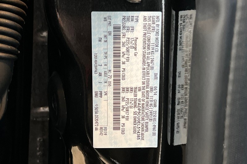 Ford C-Max Energi Vehicle Full-screen Gallery Image 28