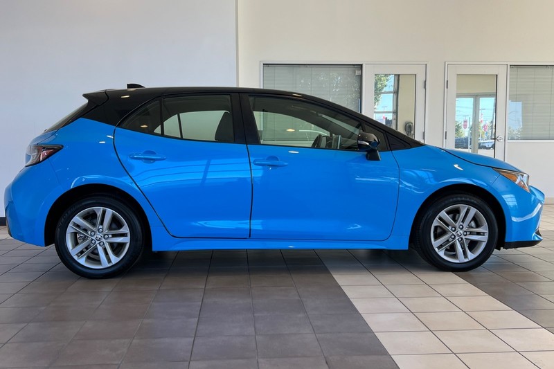 Toyota Corolla Vehicle Full-screen Gallery Image 03