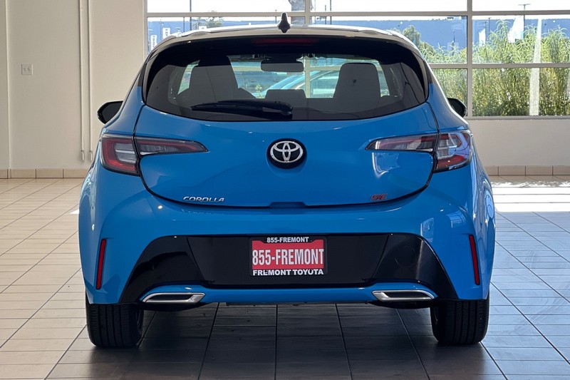 Toyota Corolla Vehicle Full-screen Gallery Image 05